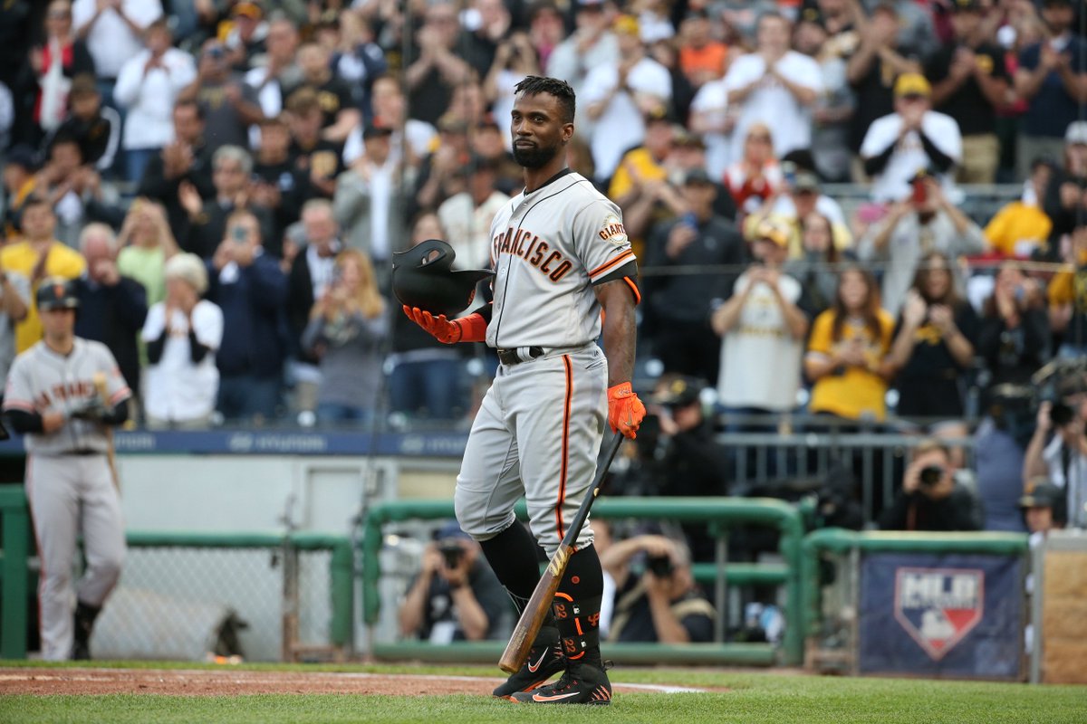 An incredible ovation here by Pittsburgh for <a href="/TheCUTCH22/">Andrew McCutchen</a>. #Captip #ThankYou22