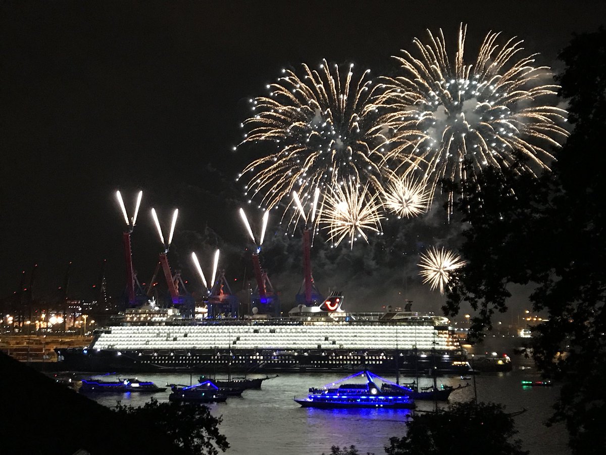 marcusputtich's tweet photo. @tuicruises #MeinSchiff1 has been named in #Hamburg! #OldNameNewLove #OneMomentInTime #TheJourneyContinues #OneFleetOneCrew https://t.co/eMhuGAj33Z