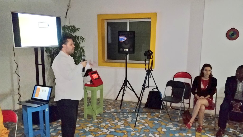 SG_labinno's tweet photo. Mehdi de la startup #Cooffa présente la caisse enregistreuse pour les boutiques de proximité avec le système de paiement mobile #YUP et un circuit d'acquisition de points de fidélité Cooffa et YUP. #FinIncubation #larbreapalabres #BecauseWeLoveSG #Innovation #Afrique #LabInnoSG https://t.co/lNdacEUISp