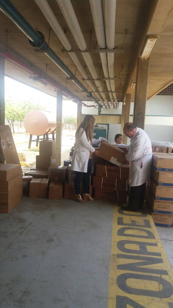 benitocapri's tweet photo. 1.- El Pdte. @NicolasMaduro en pro a la Salud, envía a través del @MPPSalud desde almacenes del SEFAR, dotación de insumos médicos al Zulia, son enviados directo al centro de salud https://t.co/1o6WM9aY5p