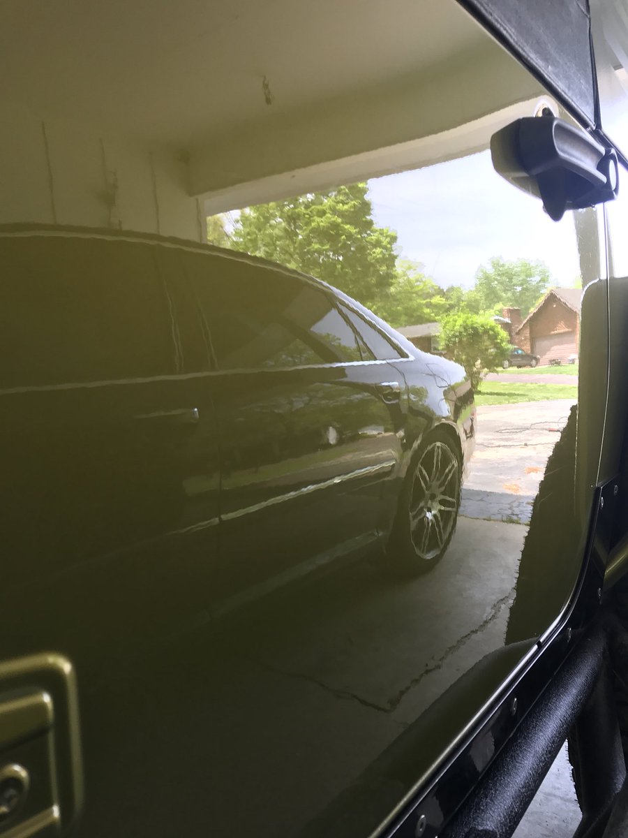 angelo_gilmore's tweet photo. Waxed the jeep and now it’s just a mirror https://t.co/kNIjzXSo7L