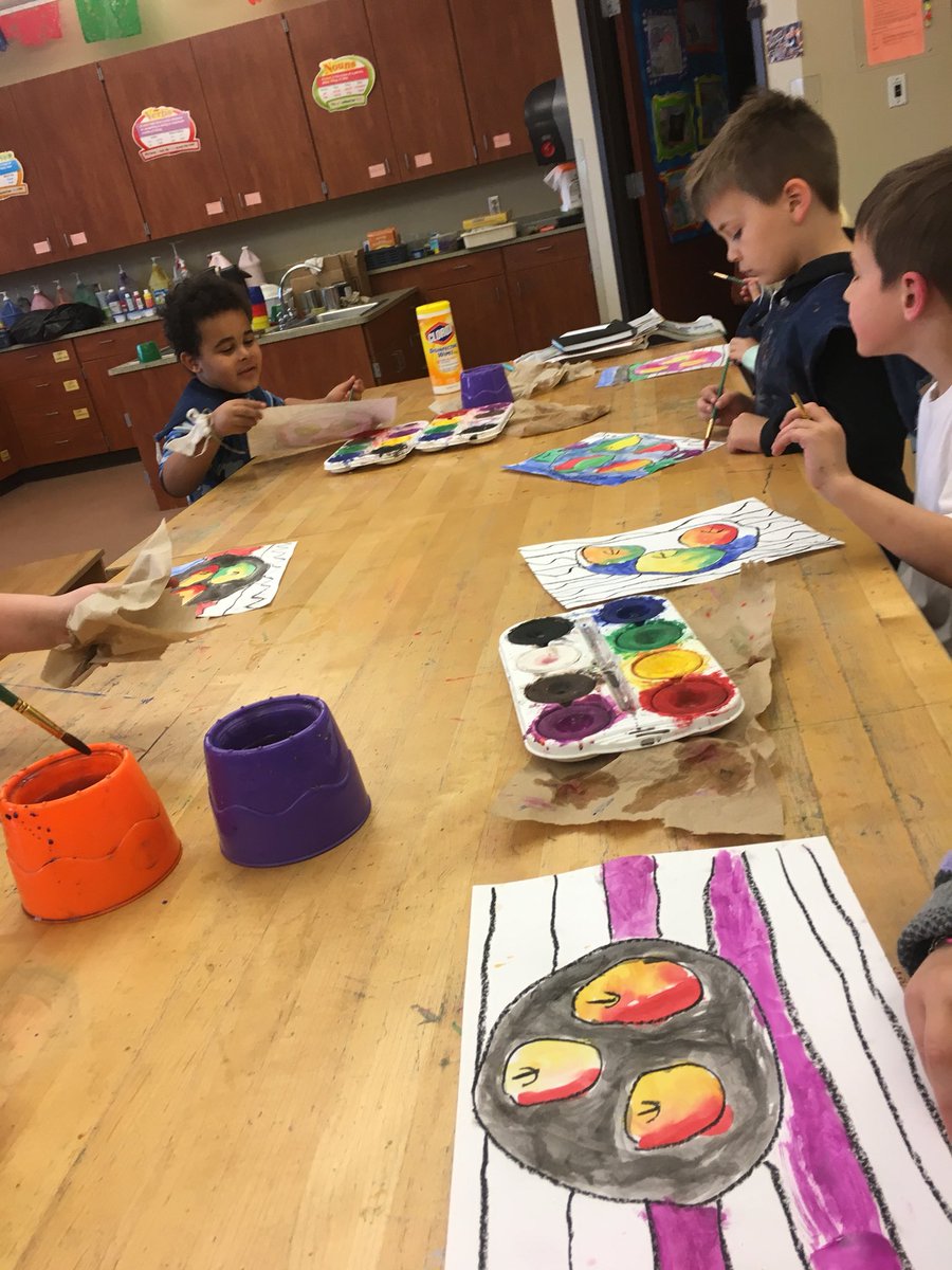 MissartLES's tweet photo. Cezanne still life with 1st graders. @MissartLES @les_dsc @Elementaryarts https://t.co/IxfkmqGUd5