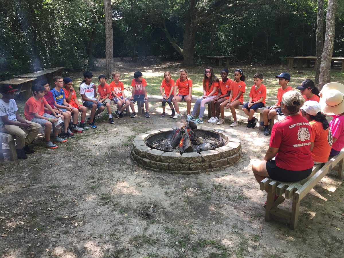ChristyHuse's tweet photo. Sitting around the campfire and making fish prints #twehowl #fishingfieldtrip #chattyclass https://t.co/ND6USBXxe1