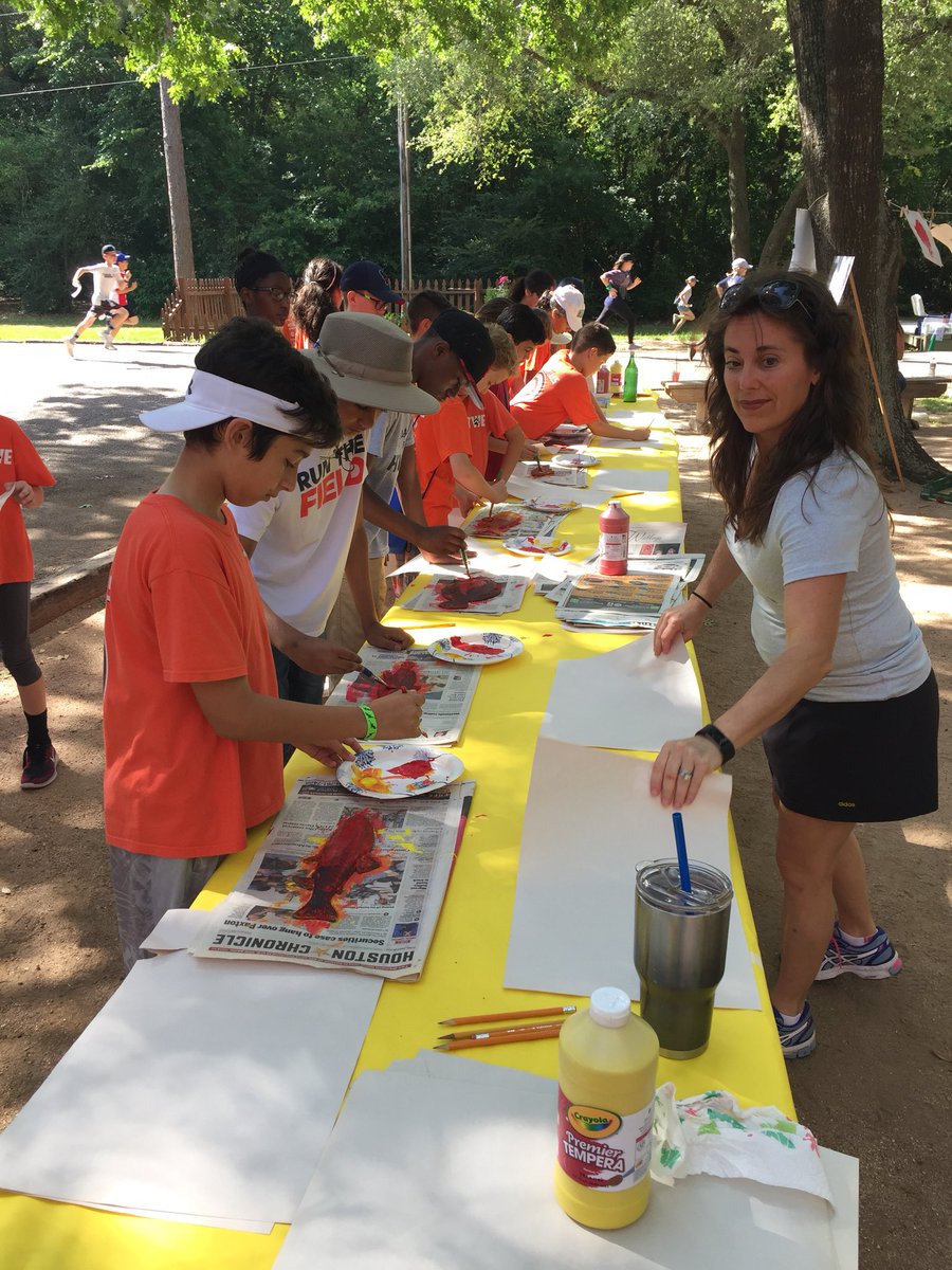 ChristyHuse's tweet photo. Sitting around the campfire and making fish prints #twehowl #fishingfieldtrip #chattyclass https://t.co/ND6USBXxe1
