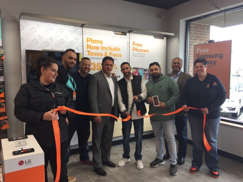 SPGKimSchriner's tweet image. @MotorCityDCI @tonywagner29 @JayMiglionico @yqaimari @KentSPG419 District Cellulars 4th Store opened today. 5350 Airport Hwy, Toledo Oh.