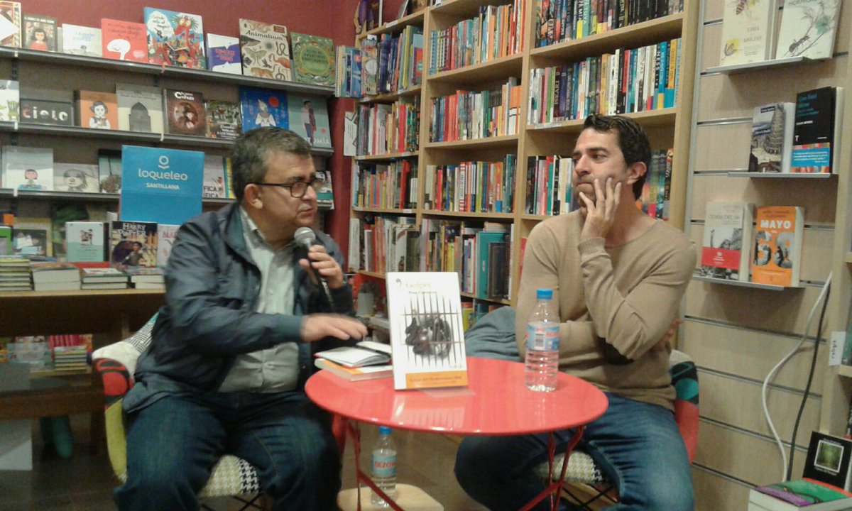 castello_negre's tweet photo. . @PereCervantes nos ha presentado Golpes, galardón Letras del Mediterráneo 2018. Este ha sido el ambiente en la librería Noviembre de Benicàssim. #BenicàssimNegre #CSN2018 https://t.co/syXagjkt9c