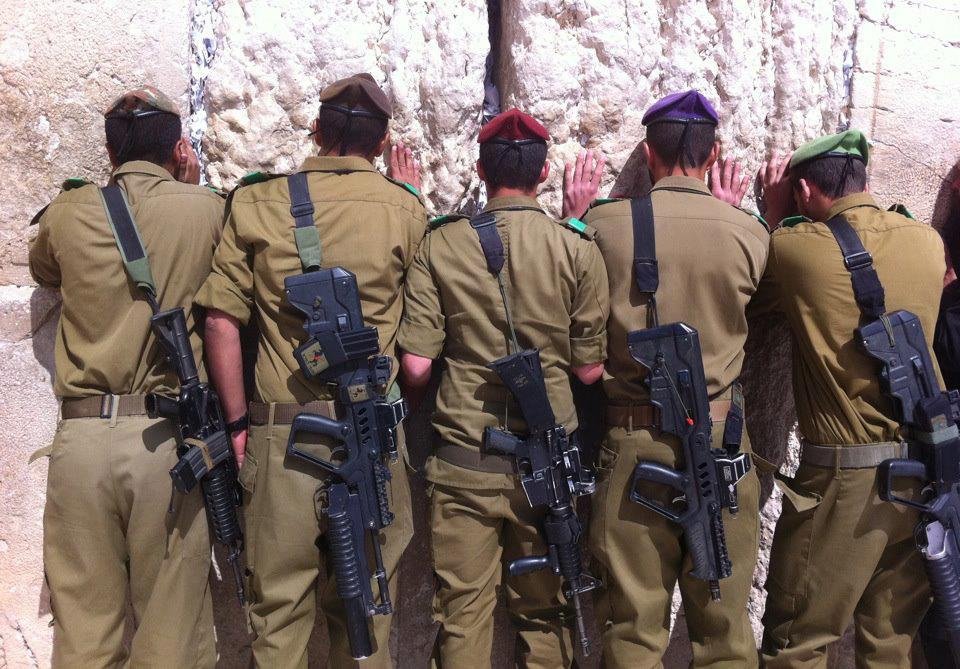 Lubavitch's tweet photo. Today in Jewish History: 51 years since the Six-Day War beganโthe 26th of Iyar, 1967
It was in the days leading up to the war that the Rebbe launched a worldwide tefillin awareness campaign in the merit of Israelโs continued safety. #SafetyForIsrael #Tefillin #FlashbackFriday https://t.co/wDw594D4IR