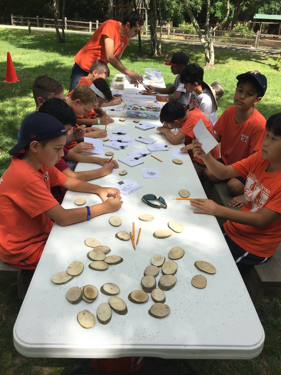 ChristyHuse's tweet photo. Making ice cream and wood chip necklaces #twehowl #fishingfieldtrip #chattyclass https://t.co/B8JLcKsp7U