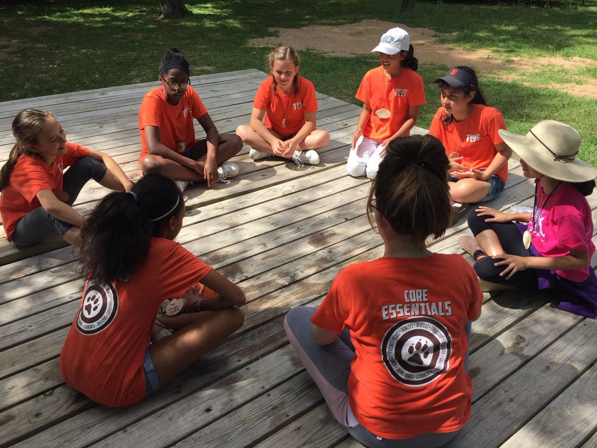 ChristyHuse's tweet photo. Making ice cream and wood chip necklaces #twehowl #fishingfieldtrip #chattyclass https://t.co/B8JLcKsp7U