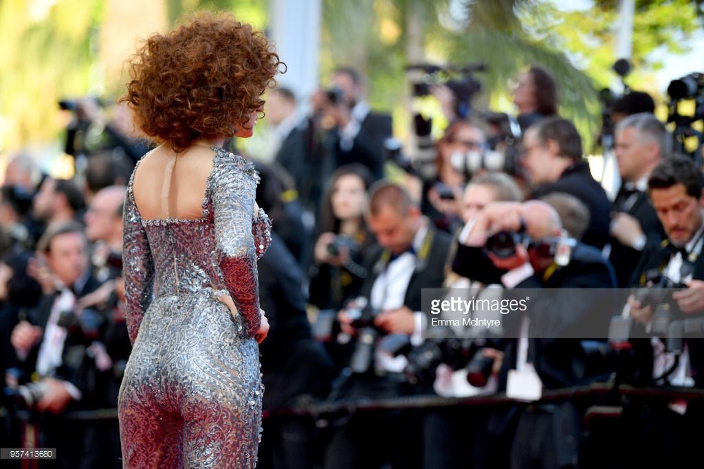 KanganaTeam's tweet photo. #QueenMagic at #redcarpet at #Cannes2018
#KanganaAtCannes #QueenAtCannes #GreyGooseLife @greygooseindia https://t.co/V86G4zjM7l