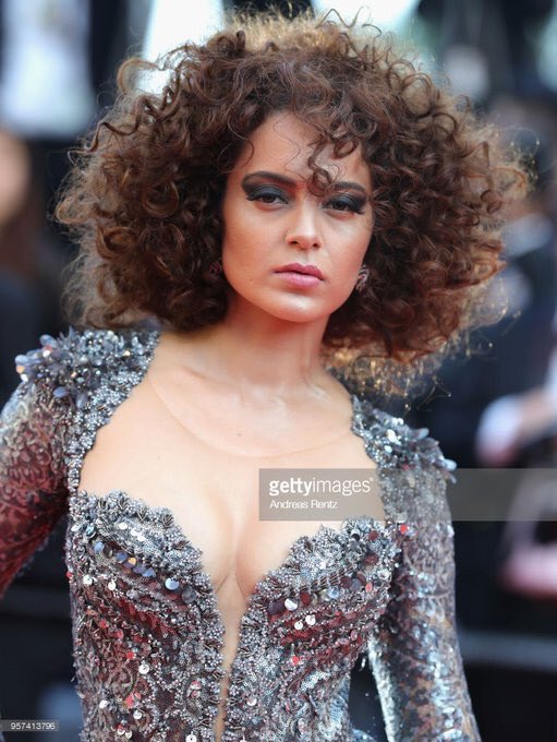 KanganaTeam's tweet photo. #QueenMagic at #redcarpet at #Cannes2018
#KanganaAtCannes #QueenAtCannes #GreyGooseLife @greygooseindia https://t.co/V86G4zjM7l