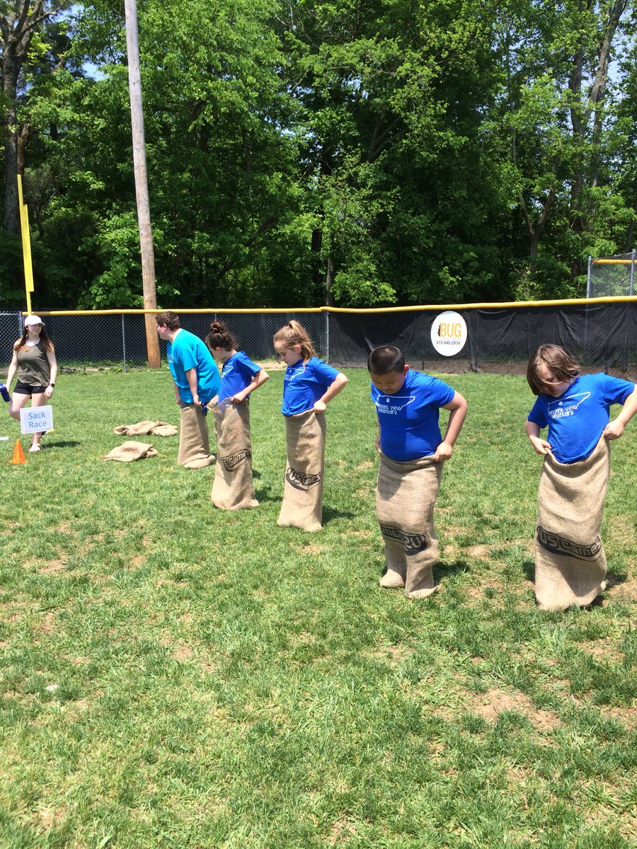 Bell3rdgrade's tweet photo. Field Day 2018 Sack Race #pvessuccess @PVES_Panthers https://t.co/HlfPye21CA