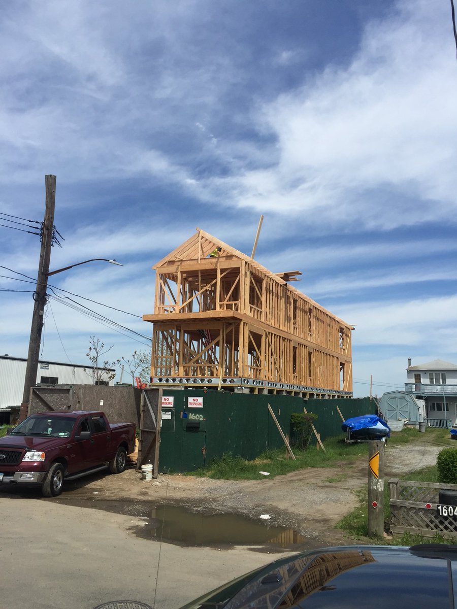 TimmyTubbs's tweet image. @jamesytubz Hey @walt_capece, what time is inspection? #bcny #jamaicabayliving #FUSandy #thatusedtobemycourt 🏀