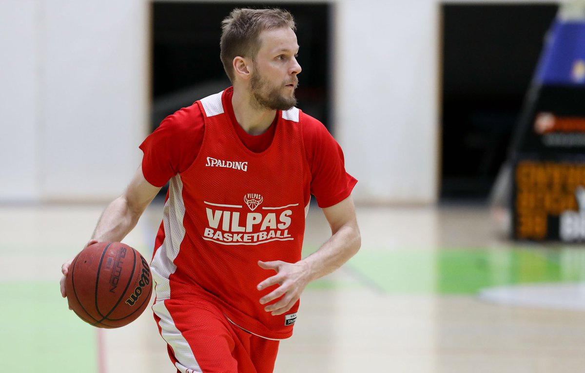 salonvilpas's tweet photo. Valmiina taisteluun! 💪🏽 3.finaali huomenna klo 17.15 Salohallissa!🔴⚪️
📸 @VilleVuorinen42
#finalmood #pantterijahti #korisliiga https://t.co/g5ByKM7FDQ