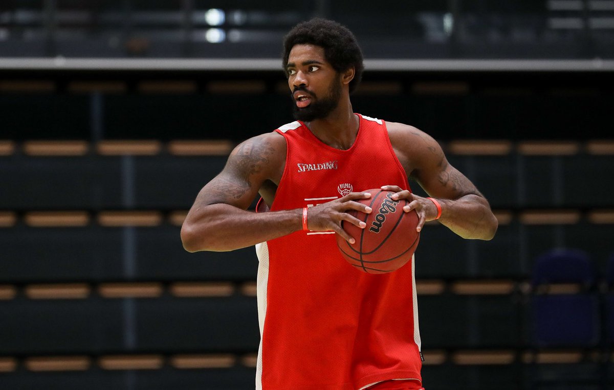 salonvilpas's tweet photo. Valmiina taisteluun! 💪🏽 3.finaali huomenna klo 17.15 Salohallissa!🔴⚪️
📸 @VilleVuorinen42
#finalmood #pantterijahti #korisliiga https://t.co/g5ByKM7FDQ