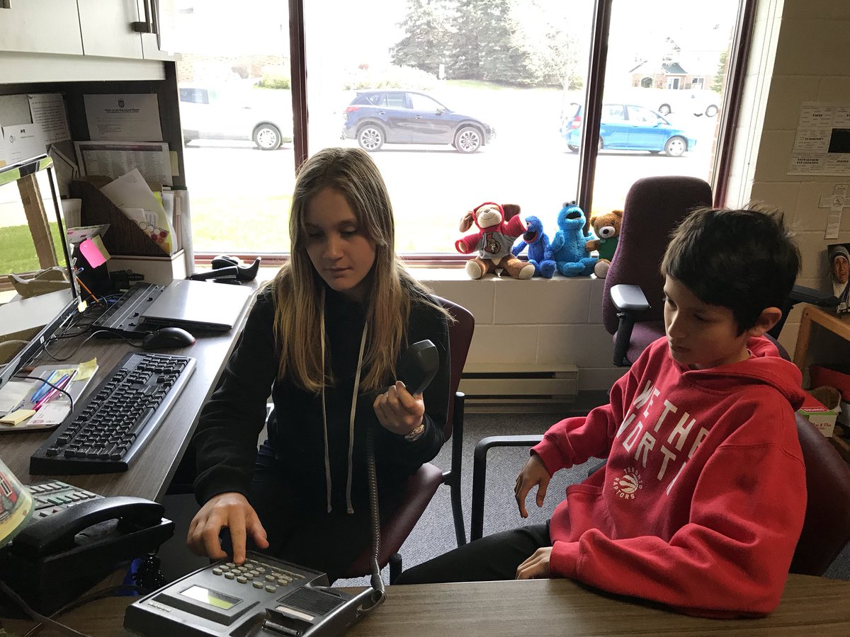 StJamesOCSB's tweet photo. Bilingual Bingo has started. Amazing leadership. Thank you Alysia and Lawrence for calling the numbers in English and French! Bravo! 👏#CathEduWeek https://t.co/SGpyG6ZgkP