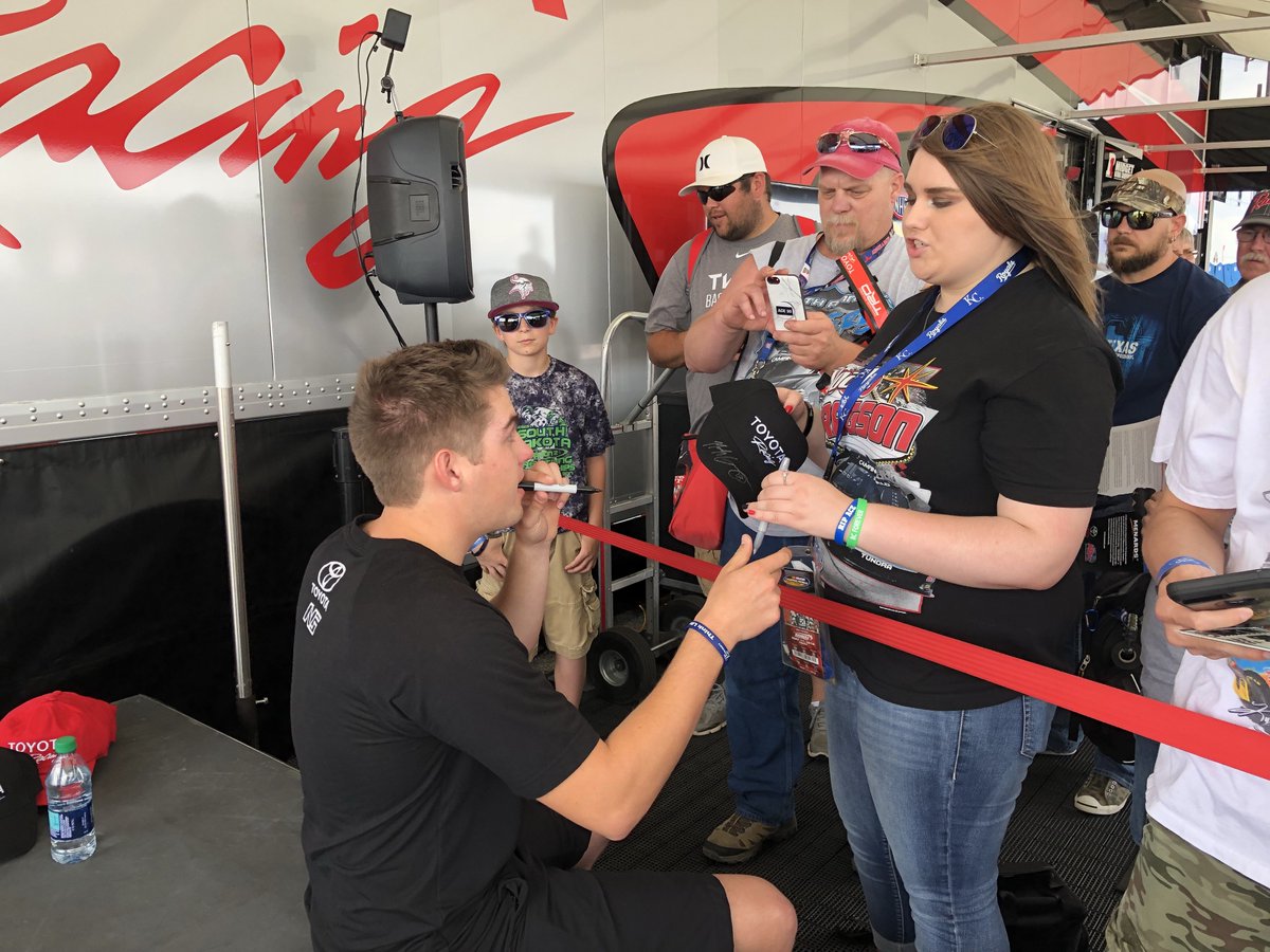 NoahGRacing's tweet image. Noah meeting with fans @ToyotaRacing #PitPass @kansasspeedway