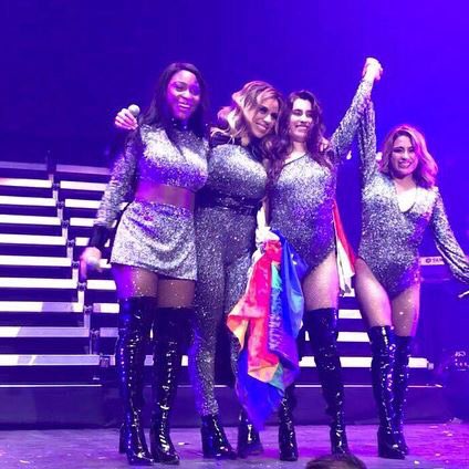 LaurenMJChile's tweet photo. Hoy es el dia��️  gracias por todo chicas, siempre estaremos agradecidos❤️. #ThankYouFifthHarmony https://t.co/JCEl7sIwBP