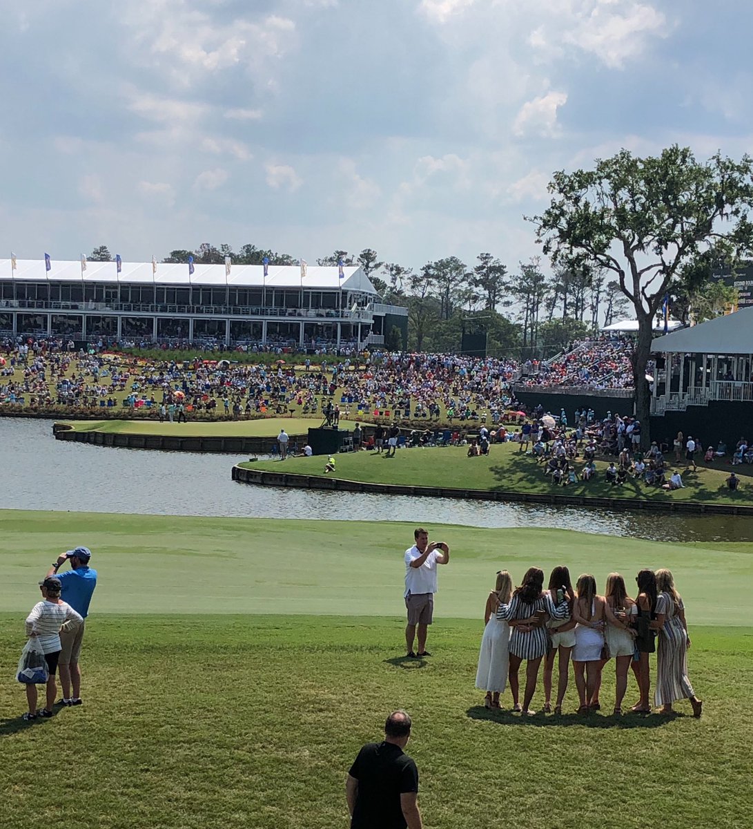 NoLayingUp's tweet photo. "Do you guys want me to take it the other way? With one of the most famous holes in the world in the background?"

"No just in front of this white tent is fine" https://t.co/QN2GA1AH5D