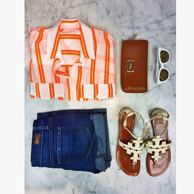 SerendipityWA's tweet photo. Packing for a weekend getaway! Our orange striped blouse is perfect for a stroll around #pikeplacemarket 😎 #fashionaddict #seattlefashion #sunshinecoast #sandals #vacation #washingtonstyle #pnwfashion #michealkors #casualoutfit #ootdfashion #styleoft… https://t.co/MQH0meDCEW https://t.co/wJmmuuZ05G