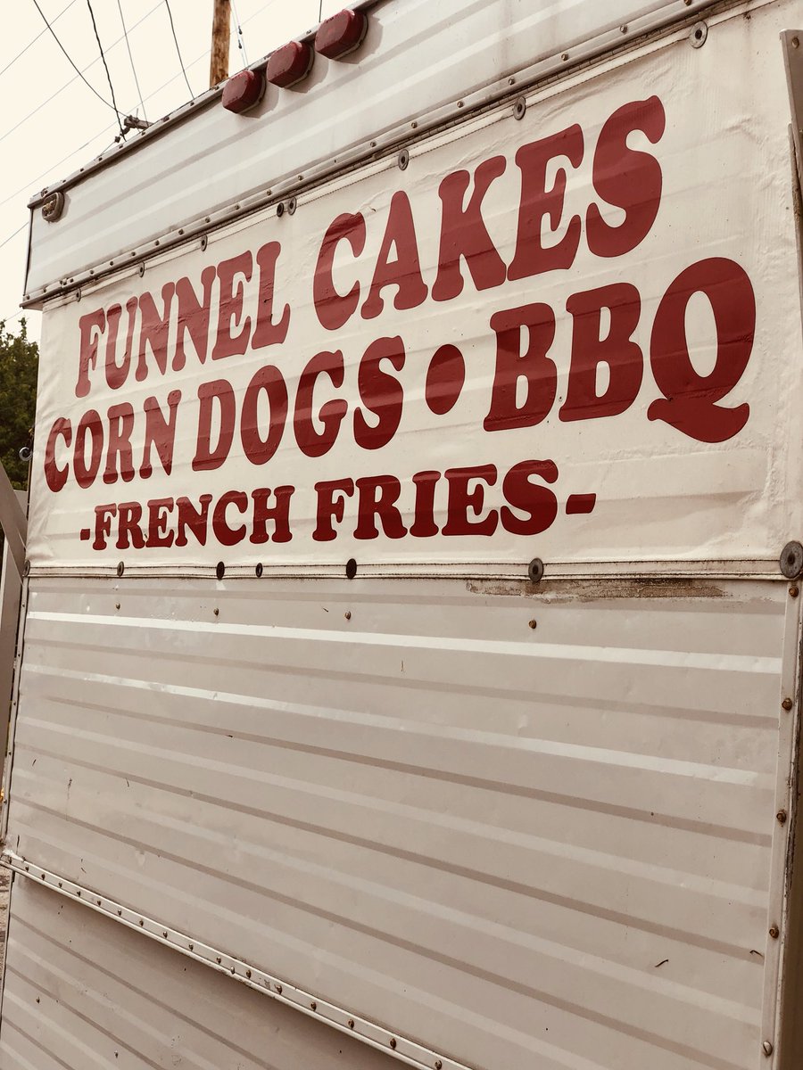 LayneLFinnegan's tweet photo. Donating to our #community is always so rewarding but at #AT&amp;T #Belleville, we’ve gotta admit, it’s extra sweet when you throw in a funnel cake! 😋😆 #chamberofcommerce #midstatesproud #powercentral @gwwinn6 @woolverton_b @JCollier33 https://t.co/Eg5DfsKEwu