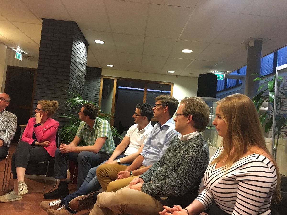 APolat_'s tweet photo. #d66dordrecht in gesprek met de #voedselbank #doen66 #d66 https://t.co/cJmznJ9efs