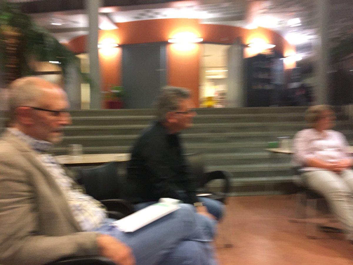 APolat_'s tweet photo. #d66dordrecht in gesprek met de #voedselbank #doen66 #d66 https://t.co/cJmznJ9efs
