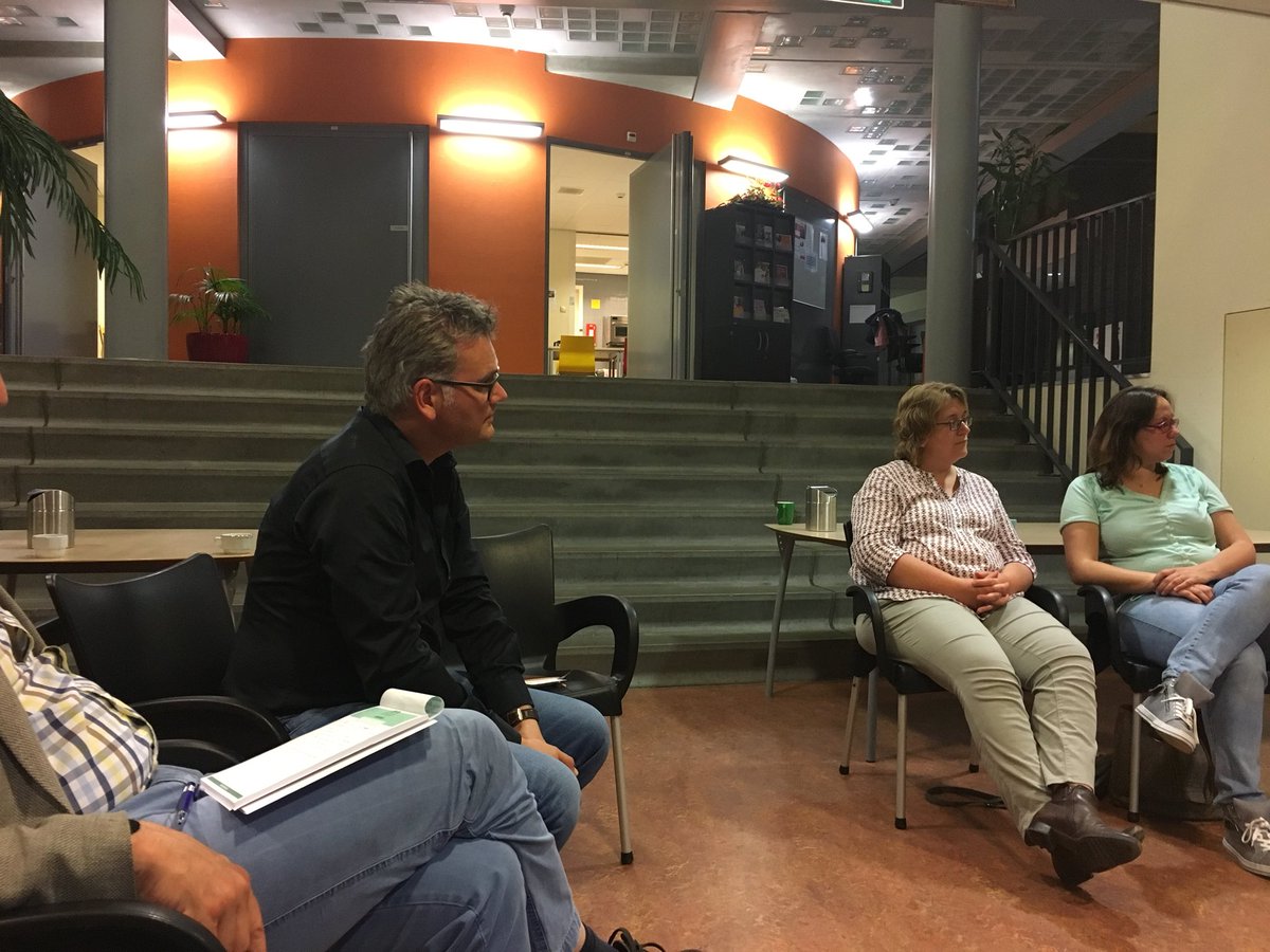 APolat_'s tweet photo. #d66dordrecht in gesprek met de #voedselbank #doen66 #d66 https://t.co/cJmznJ9efs