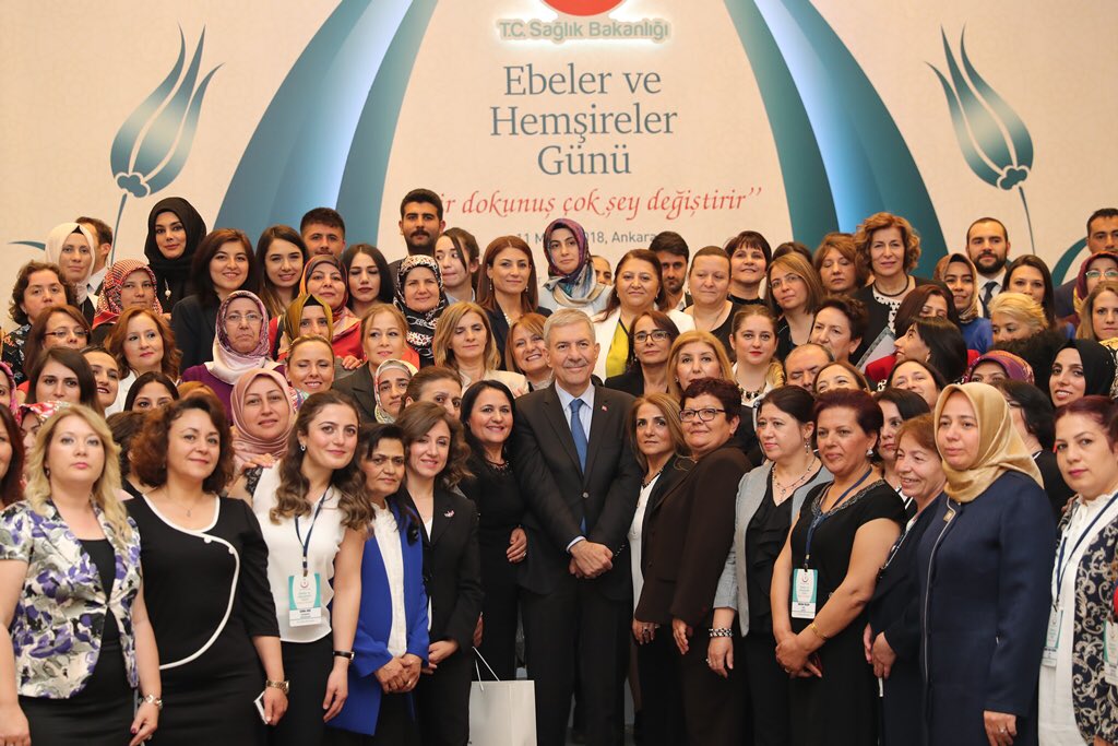 Dr_Demircan's tweet photo. Sağlık ordusunun vazgeçilmezleri; şifa dağıtan, müşfik ebe ve hemşirelerin ebeler ve hemşireler gününü  kutluyor, başarı ve mutluluklar diliyorum. https://t.co/lvMKnRSh2R