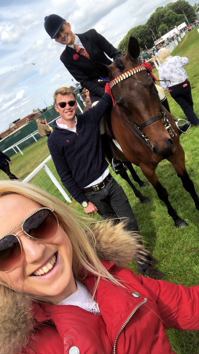 Top team 😎💁🏼💫 #windsor @AlexMersh <a href="/SammiElliott/">sammi elliott</a>