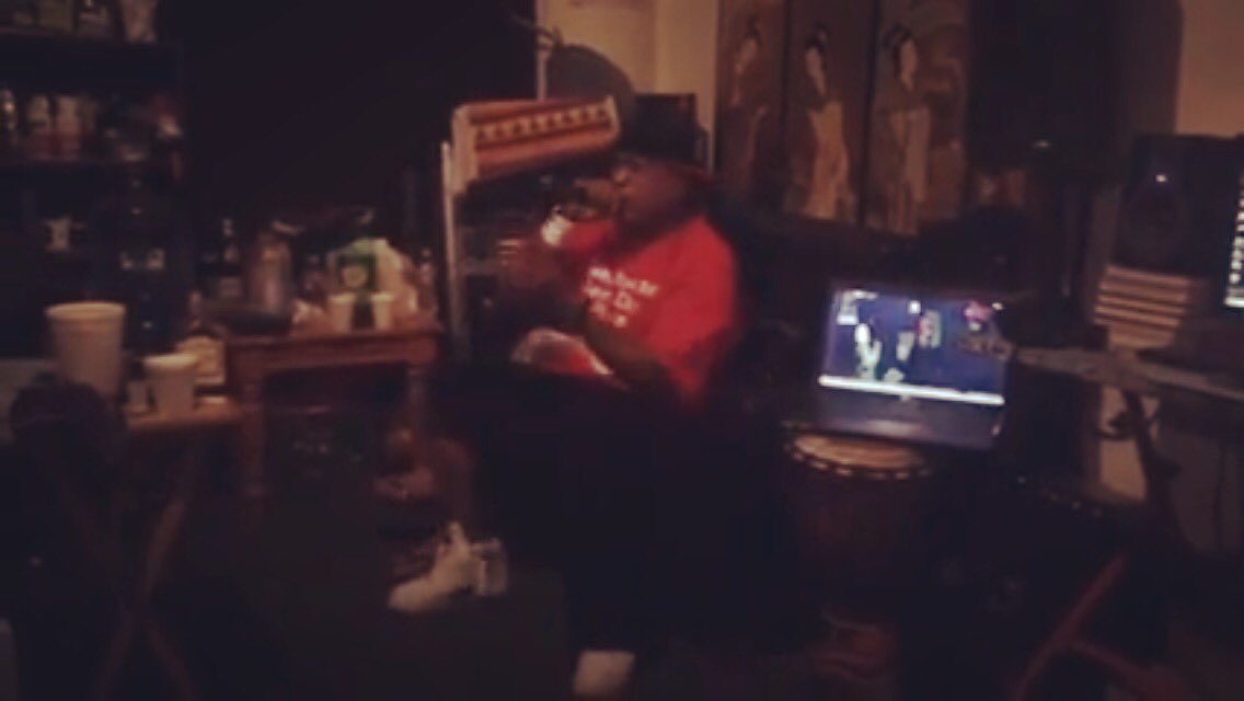 #fbf that time #mellowmanace #cazalorganism n even #Liliflor passed thru #buttahflyfx #hiphop shenanigans #shinehead #djpapalotl #kingston12hifi Ck out the video youtu.be/3CqJZwWOyFw <a href="/Mellow_Man_Ace/">Mellow Man Ace</a> @CazalOrganism <a href="/liliflorart/">Lilia Ramirez</a> <a href="/SistaEyerie/">#EyerieKush</a> <a href="/diggindaily/">diggindaily!</a> <a href="/HuskeyRadio/">DIGGINDAILY</a> <a href="/wtjrc/">Welcome To Jamrock Reggae Cruise</a>