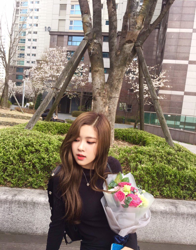 roseyarchive's tweet photo. girlfriend material https://t.co/TjwvKhKfME