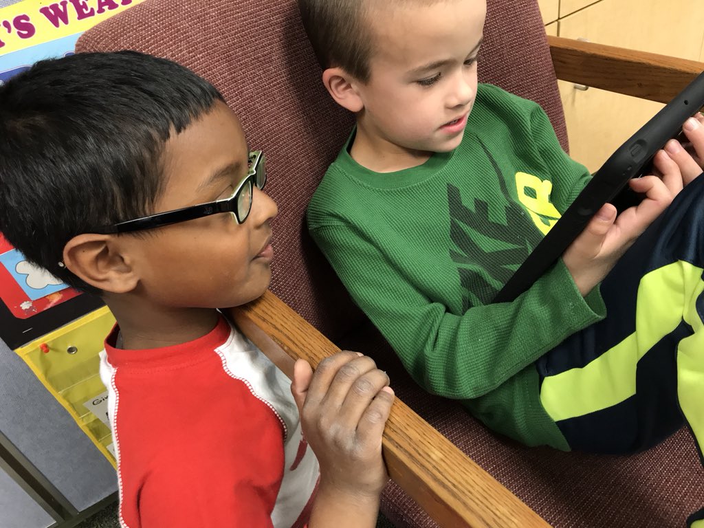 SchlieReed's tweet photo. @OrchardLaneSDNB 1st graders use #CLIPS to create book reviews!! @SDNBSchools @AStemp2 @Haebig #SDNBLearns https://t.co/kv1u8SkHUW