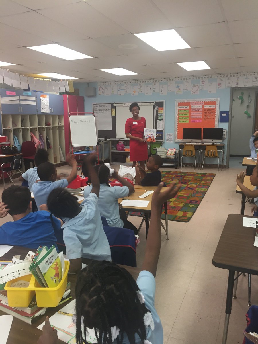 ChamberPHL's tweet photo. Spotted at Lowell School: @WCUofPA's Jen Bacon, @CGI_Global's India Peterson, @PerrymanBuild's Angelina Perryman, and Shoemaker Construction's Maura Hesdon #ReadPHL https://t.co/ADOYgeO36I