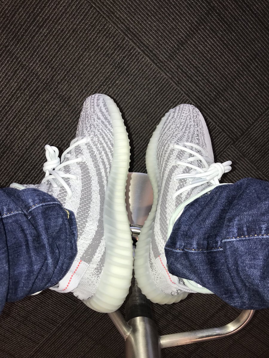 GeorgeYearling's tweet photo. @jd4180 @BranHargrave @DC_XFactor @404girl @RGordon_757 #yeezysonmyfoots #bluetints #closerSHOES https://t.co/bYnJkJfI1G