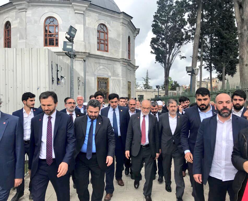 gencsaadetist's tweet photo. Biz hiç eğilmedik, hiç boyun eğmedik.
Biliriz ki;
Sende eğilmezsin, boyun eğmezsin !

#TemelBaşkanMilletSeninle https://t.co/fUdfzrHe8M