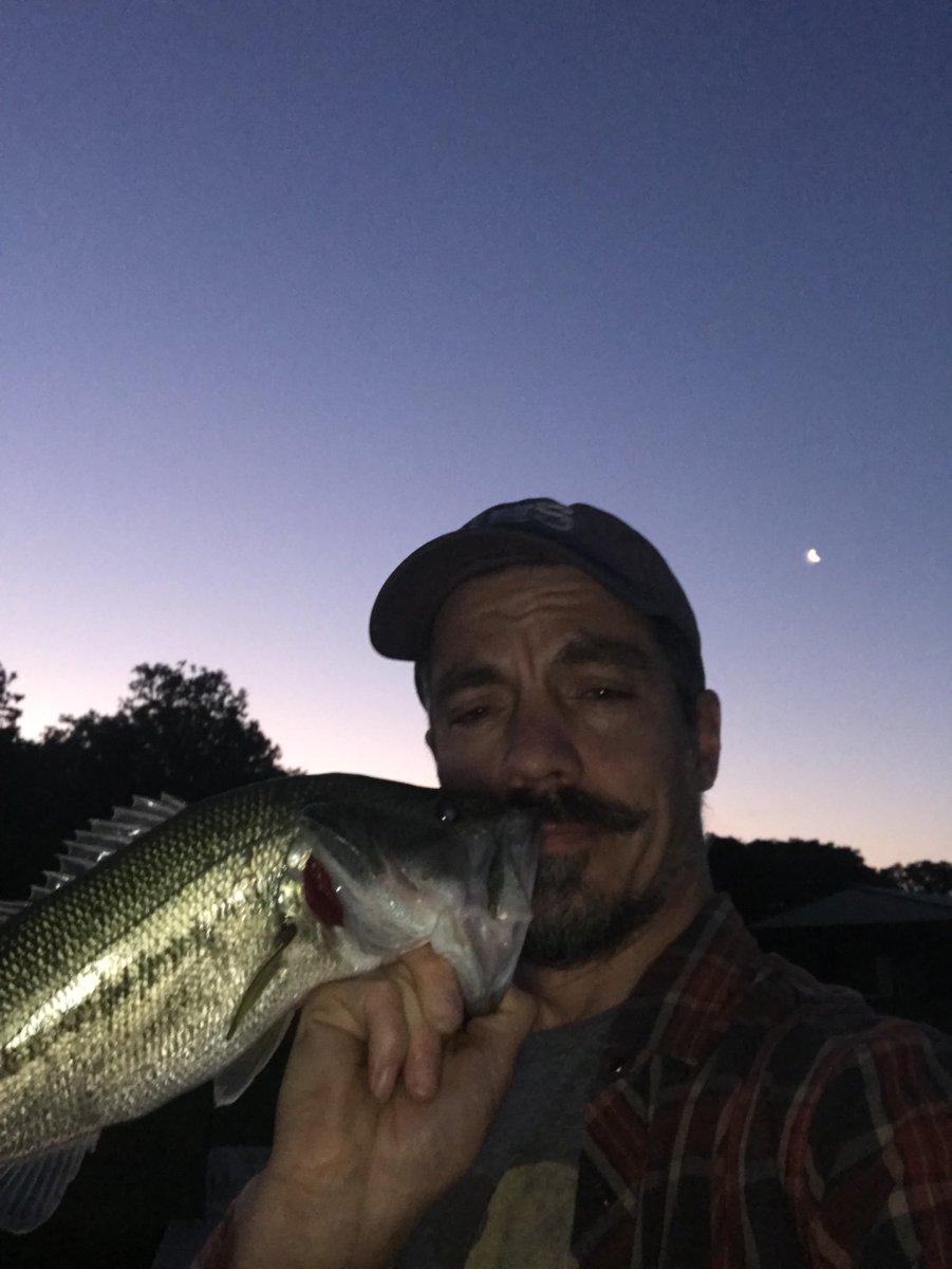 JimmyRosin's tweet photo. A good day at the #IBDenton retreat. Big bass in the morning, art with our kids in the afternoon, and playing catch with @MrMDHS in the evening #ThisIsArt #DosAmigos https://t.co/ucBR6VsCMl
