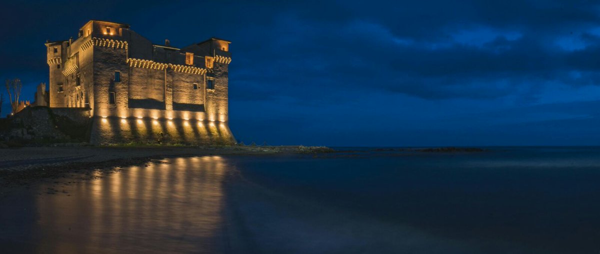 visit_lazio's tweet image. Luci puntate su #SantaSevera, #UnCastelloSempreAperto si accende con i nuovi led #Acea... luglio e agosto tutti i giorni aperto dalle 16 alle 23 anche per visite serali! #CastelloSantaSevera #baciatodalmare