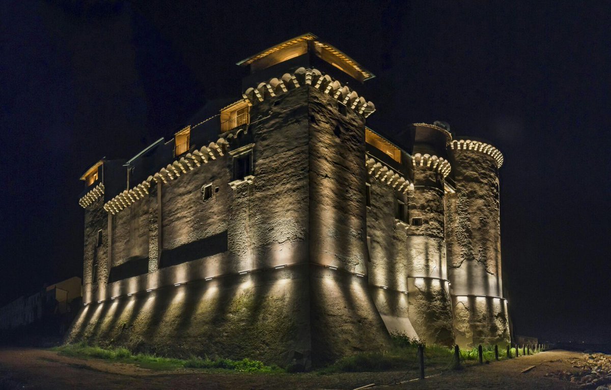 visit_lazio's tweet image. Luci puntate su #SantaSevera, #UnCastelloSempreAperto si accende con i nuovi led #Acea... luglio e agosto tutti i giorni aperto dalle 16 alle 23 anche per visite serali! #CastelloSantaSevera #baciatodalmare