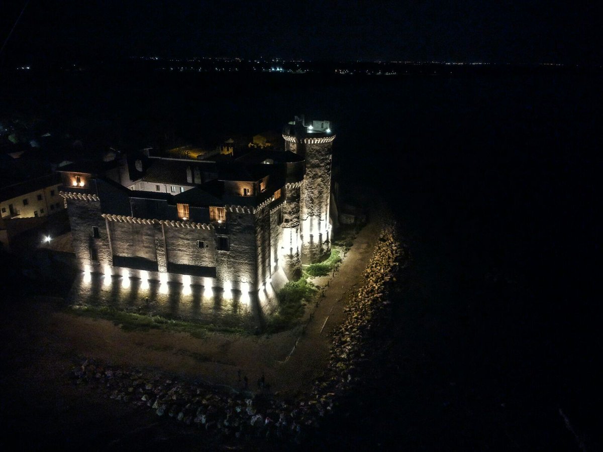visit_lazio's tweet image. Luci puntate su #SantaSevera, #UnCastelloSempreAperto si accende con i nuovi led #Acea... luglio e agosto tutti i giorni aperto dalle 16 alle 23 anche per visite serali! #CastelloSantaSevera #baciatodalmare