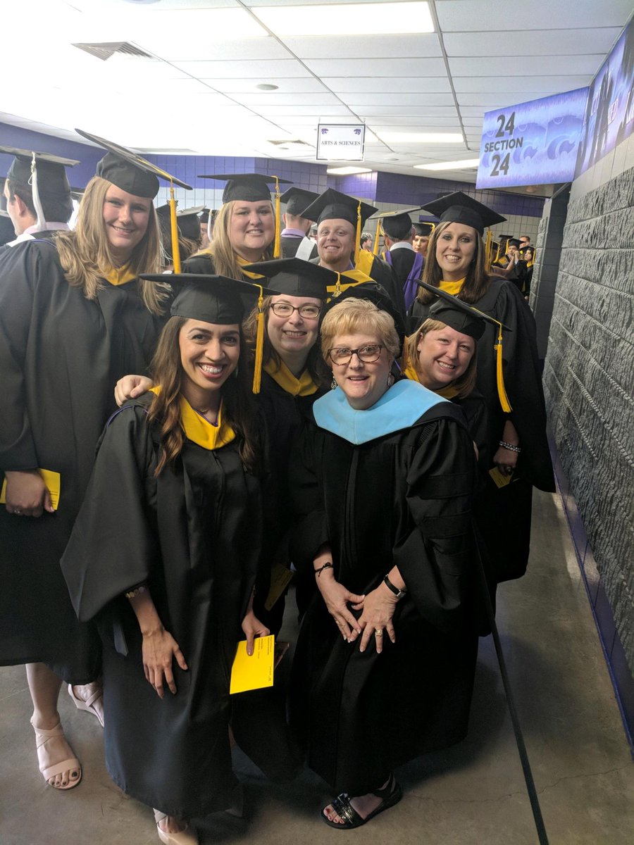 LRodinCO's tweet photo. So proud of our graduates! #wildcatsforever #ksuproud @ALoder71 @MarthaMendoza31 @DonnaQKL @GCKSupt @FDierksen https://t.co/OmPHW1u4bo