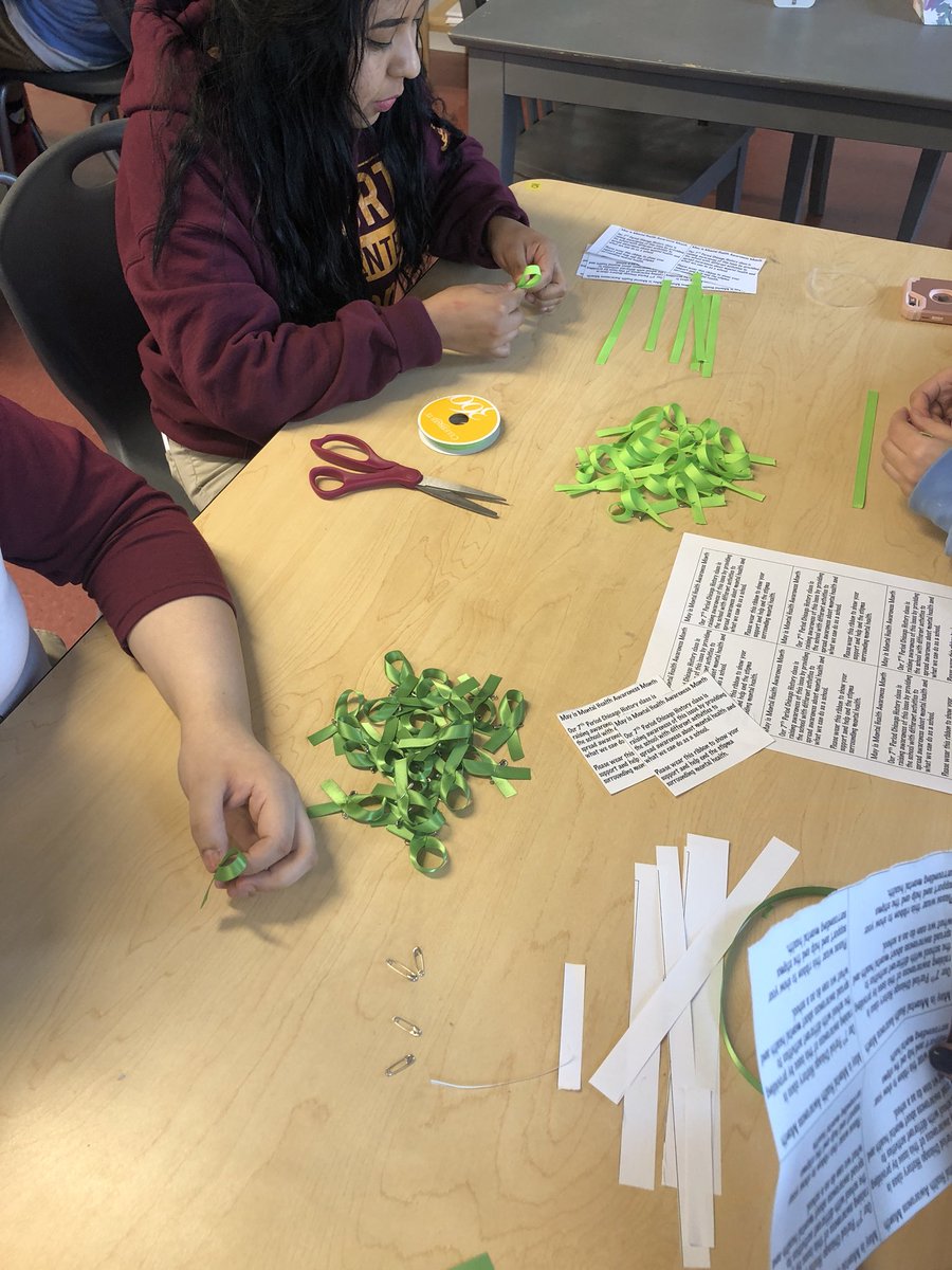 ms_kroncke's tweet photo. Seniors making awareness ribbons for their @MikvaChallenge project on mental health awareness 🧠💚 https://t.co/0IgF3870YJ