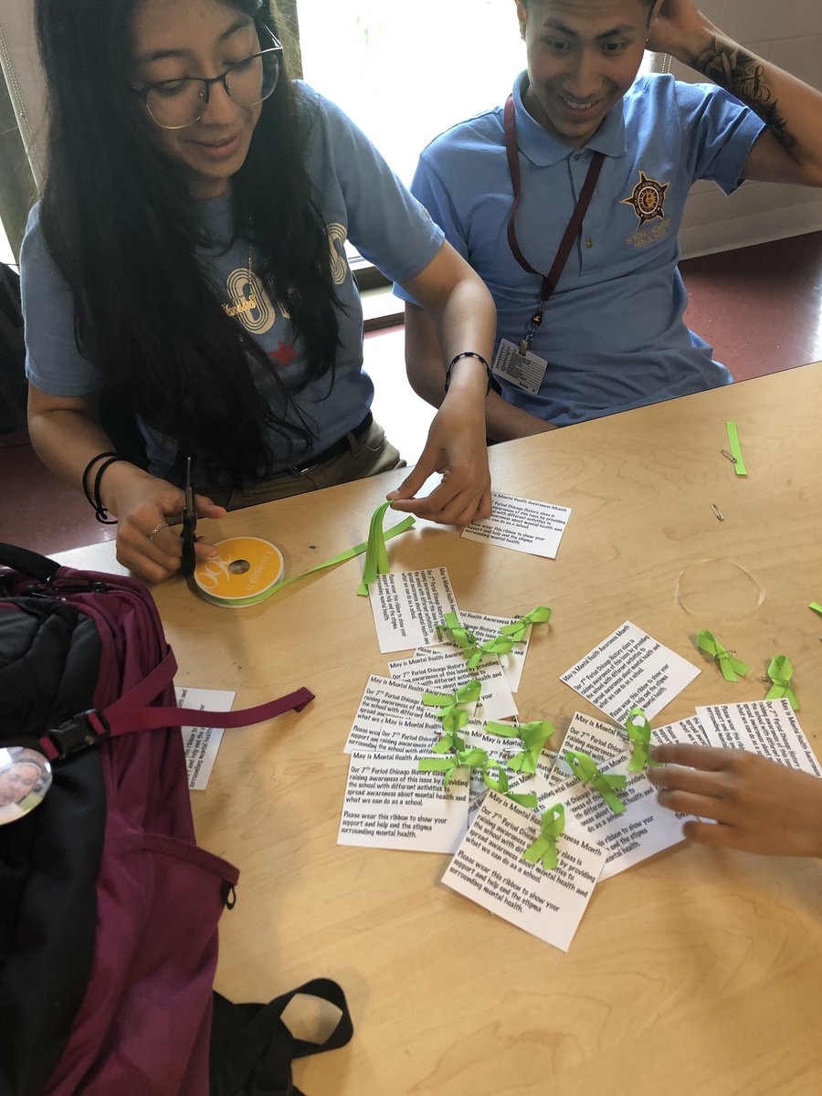 ms_kroncke's tweet photo. Seniors making awareness ribbons for their @MikvaChallenge project on mental health awareness 🧠💚 https://t.co/0IgF3870YJ