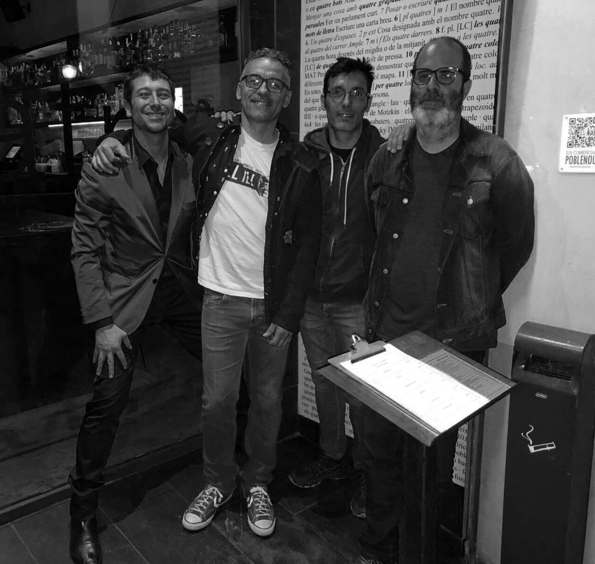 BrunoTannino's tweet photo. 20años después de grabar juntos el #SymbolsOfInvolution (un disco que, aunque minoritario, es leyenda 😎 ✌🏻),anoche me reencontré con los ex-componentes de #Allill.Muy emocionante.Hermoso ver que nos conservamos tan bien. #Viejóvenes 💪🏻 👴🏻 🤘🏻🎸🎶 #MyLifeBeforeWine #Metal https://t.co/YfkmtSSmez