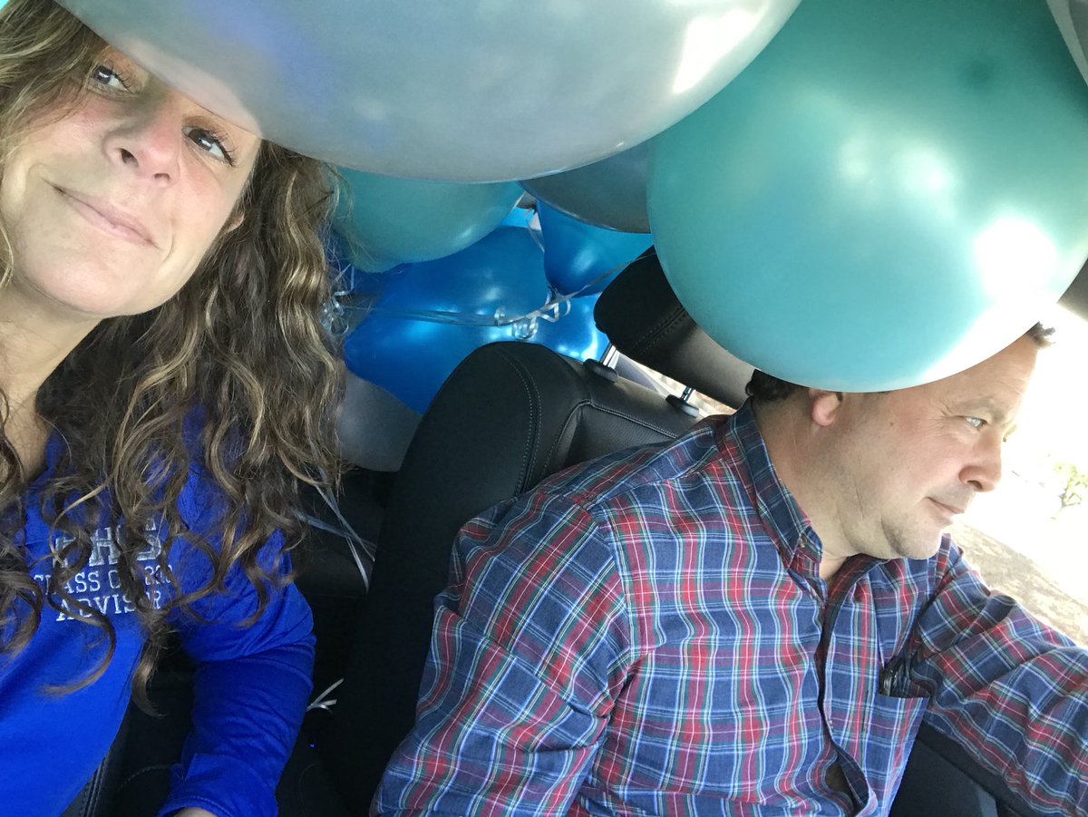 KressH_PHS's tweet photo. A car full of balloons and a big clown driving it!! This is how senior class advisers get ready for PROM!!!! @phspythons @CLASSOF2018_PHS #cantwaitfor6oclock #phsprom #4yearsinthemaking https://t.co/kVyqfjzXW7