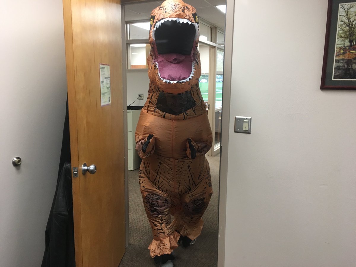 dpauli1's tweet photo. This is what happens when fund raiser goals are met, is that Mr. Lodahl? #edgertonproud https://t.co/8IQjLiEBZO