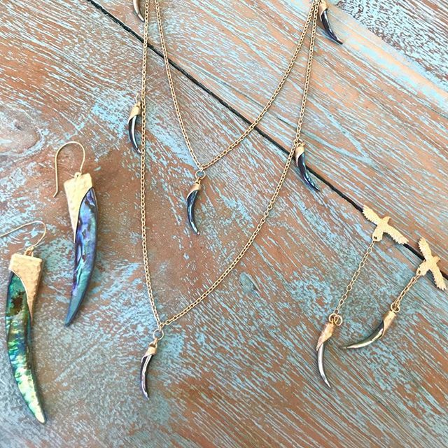 GoZiggie's tweet photo. 😍Beautiful handcrafted jewelry from @heatherbenjaminjewelry, inspired by a deep connection to nature and animals and fueled by wanderlust.⁣
⁣
Click the link in our bio to shop this collection and support the @endangeredspeciescoalition.⁣
⁣
.⁣
.⁣
… https://t.co/BMVJYEn9e7 https://t.co/VCNtuPfWYL