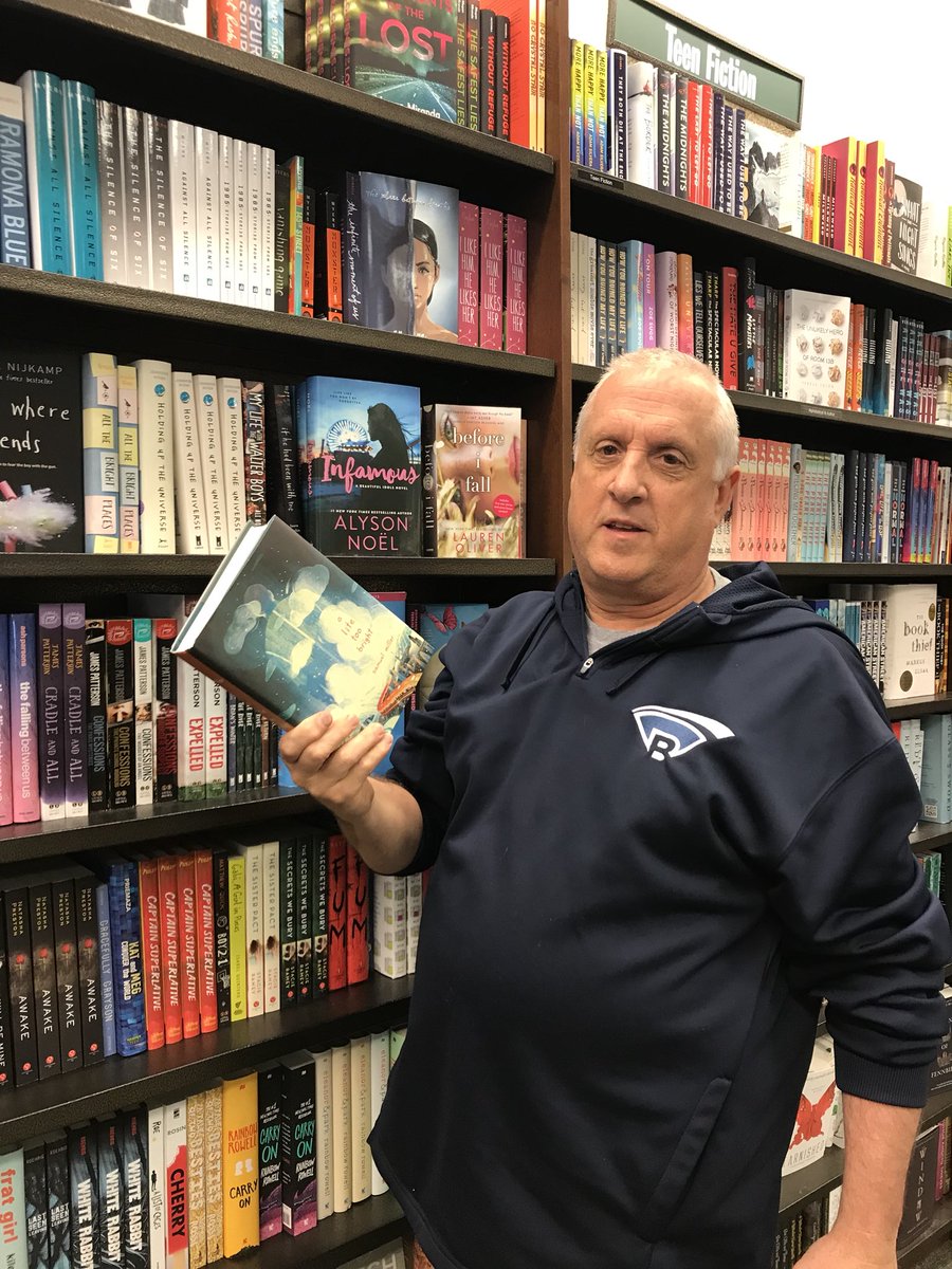 Jill Tyler On Twitter Barnes And Noble In West Des Moines Iowa