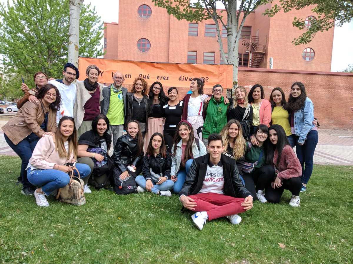 lmsfva's tweet photo. Genial visita de los #TAPSD al "Museo de la #Diversidad Humana"!
Nuestra agradecimiento a @lacandelateatro por hacernos vivir tantas emociones, mostrarnos realidades tan diversas e invitarnos a soñar!
#teatroencuentro #lacandela #uva #valladolid #museodiversidad #derechoshumanos https://t.co/xtTnwRzjdr