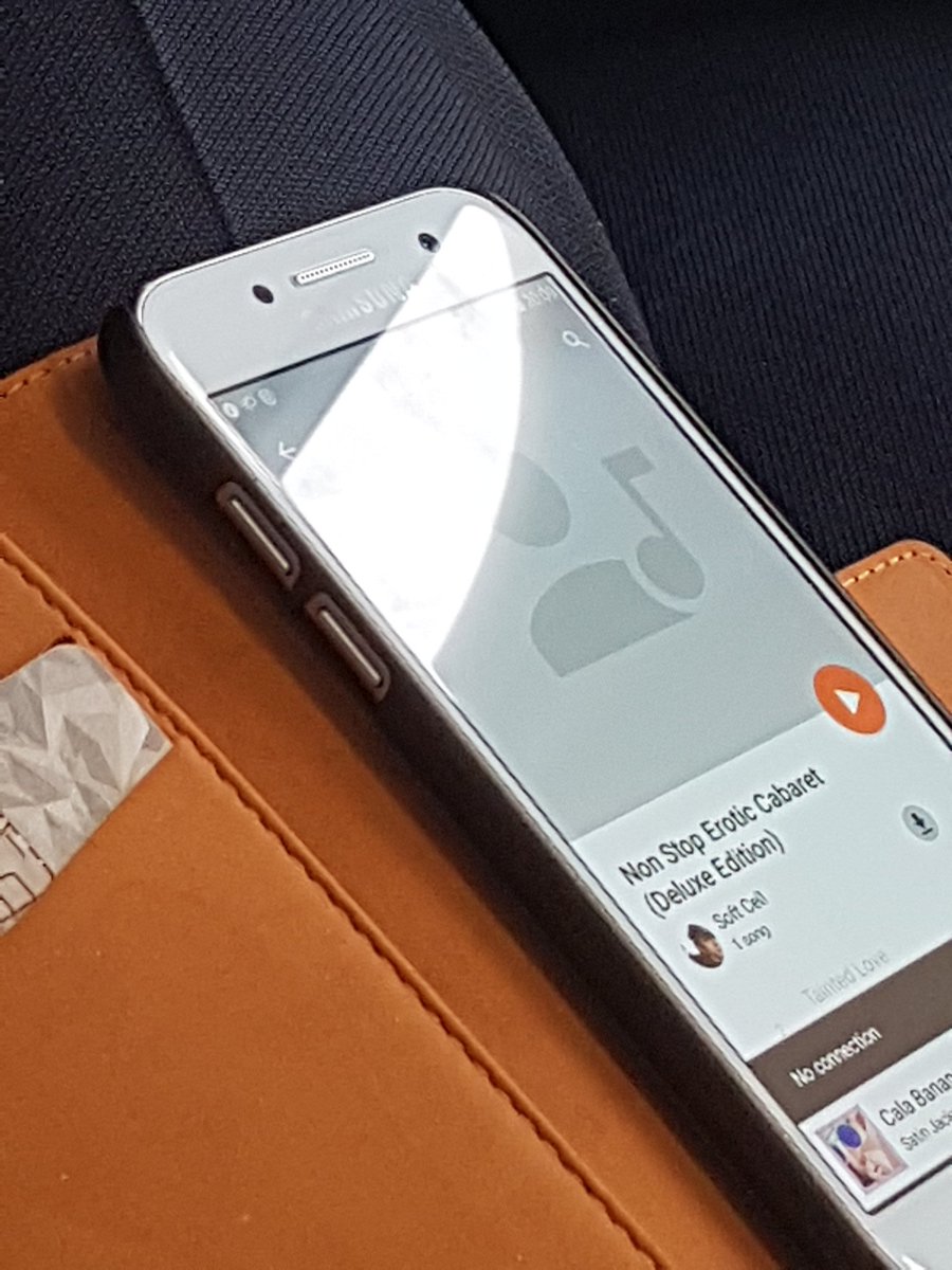 rory_53's tweet photo. Just off the plane. Bloke sat next to me wasn't keen for a chat, cutting me off to put his headphones on. I now know why ... #getthefirestarted #wheneverwherever https://t.co/TIF82yTG0u